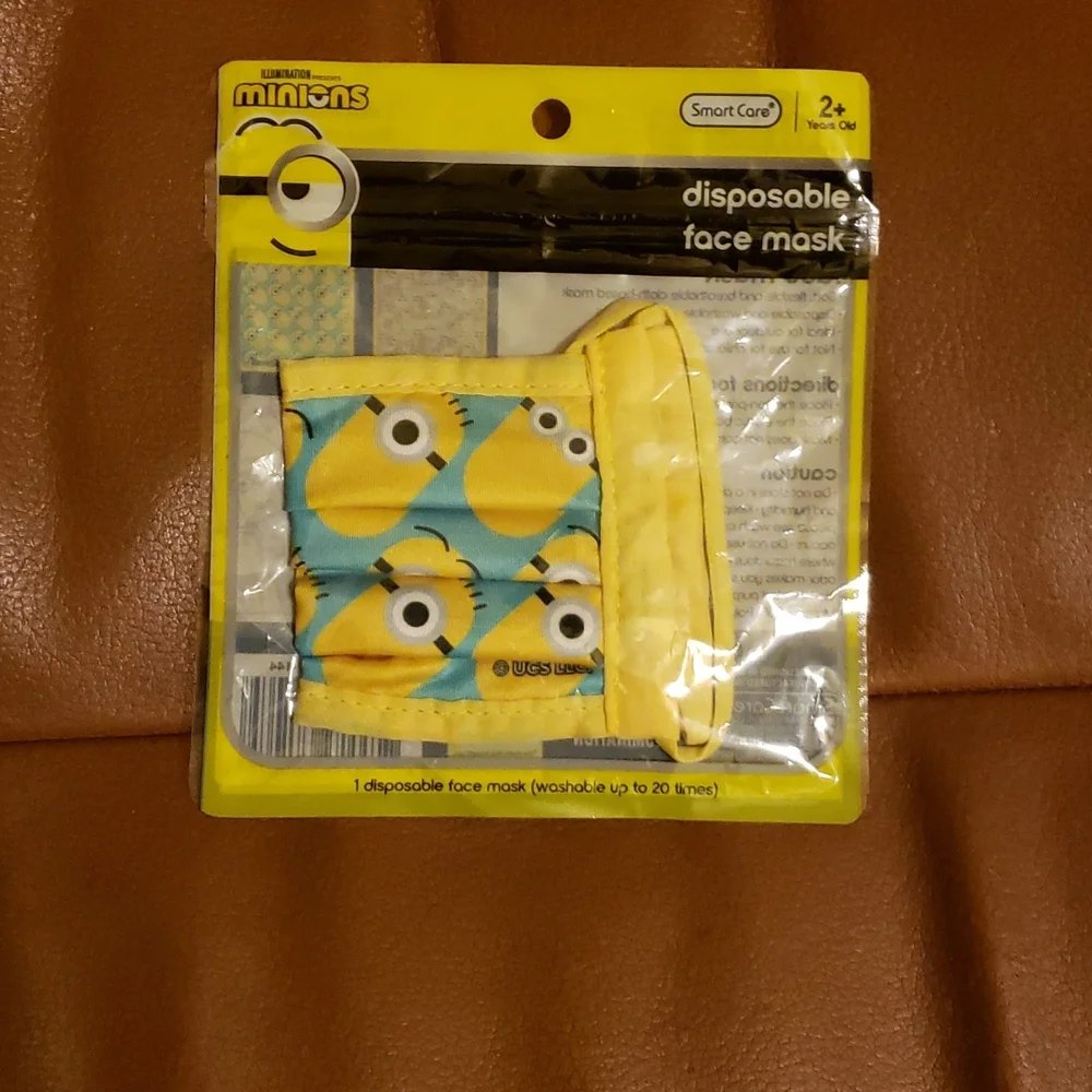 Minions disposable Youth mask NWT